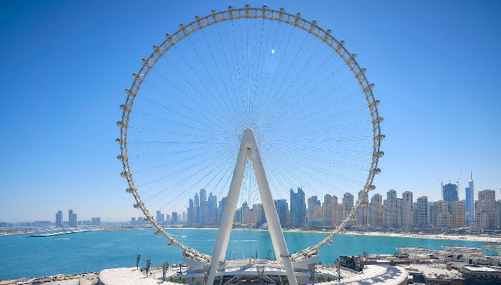 Dubai ferris wheel ride